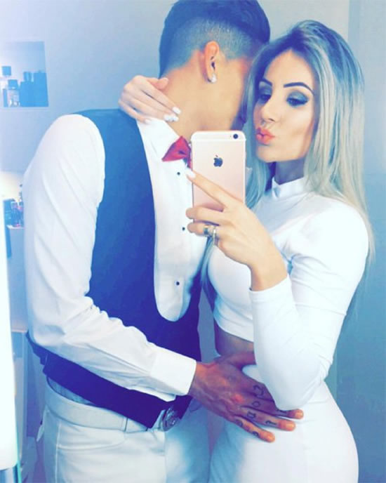 Roberto Firmino snaps New Year’s selfie with wife ahead of West Ham v Liverpool