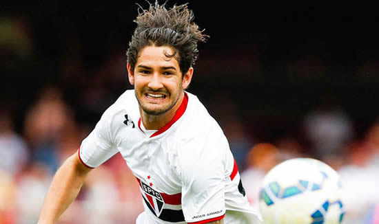 Chelsea boss Guus Hiddink told what he must do to sign Man Utd target