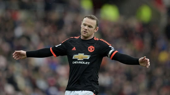 Wayne Rooney ruled out for six weeks with knee injury