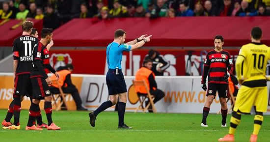 Referee decides to hide in tunnel during Dortmund game and everyone is confused