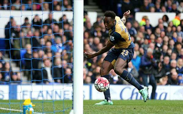 Everton 0-2 Arsenal: Welbeck & Iwobi fire Gunners to victory