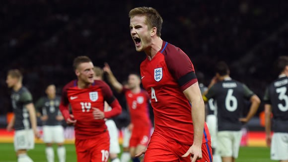 Roy Hodgson gives backing to England captain Wayne Rooney