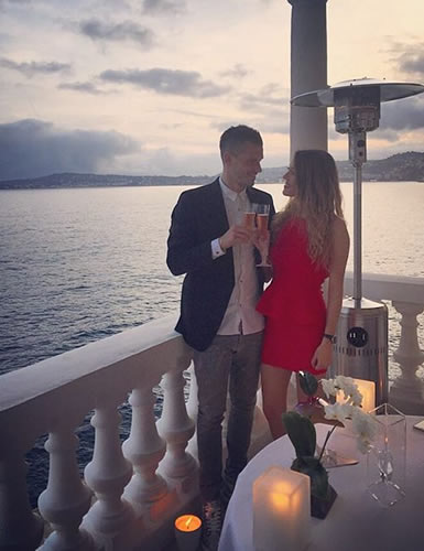 Man Utd star proposes to his girlfriend in France
