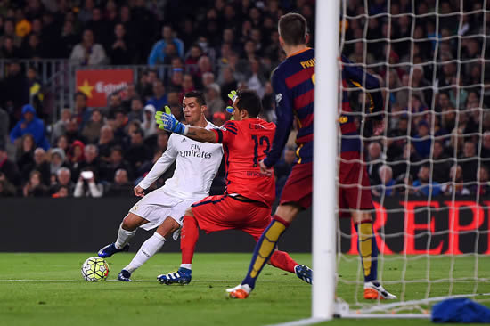 Barcelona 1 - 2 Real Madrid:Cristiano Ronaldo strikes late as Real Madrid end Barcelona's unbeaten streak