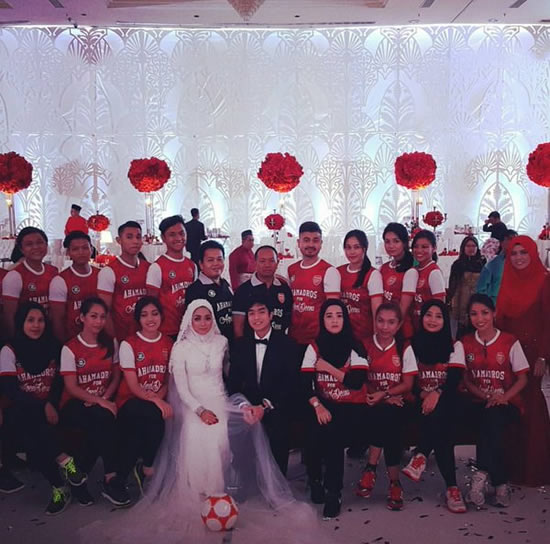Malaysian Arsenal Fans Host Bizarre 'Football Themed' Wedding