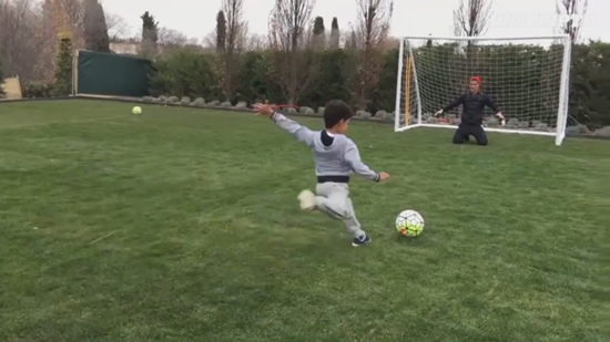 Cristiano Ronaldo's son surprises his father with a Panenka