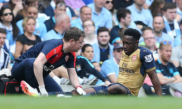Arsenal's Danny Welbeck faces nine months out after knee surgery