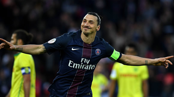 Manchester United offer Ibrahimovic one-year deal