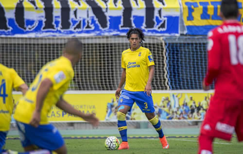 Barcelona make approach for Las Palmas defender Mauricio Lemos