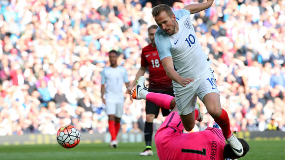 England 2-1 Turkey: Kane & Vardy fire Three Lions to victory