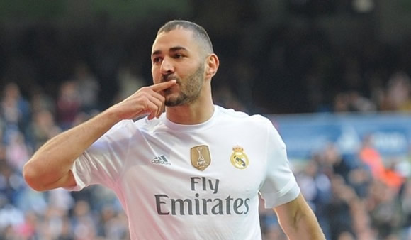 Benzema plays down United rumours