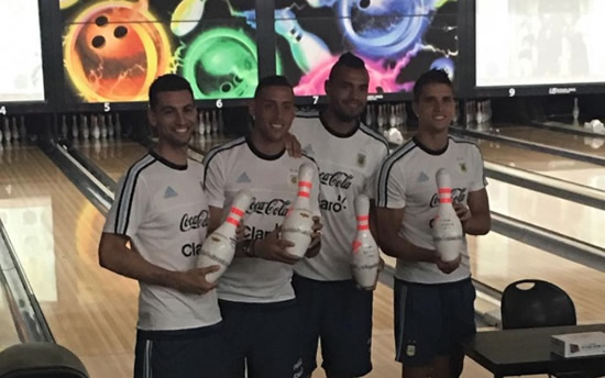 Manchester United & Tottenham stars the winners at Sergio Aguero’s bowling birthday party