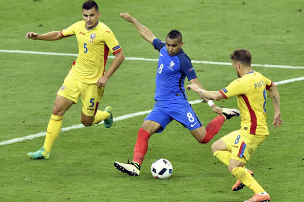 France 2-1 Romania: Dimitri Payet is France's late matchwinner in opening match at Euro 2016