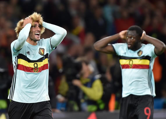 HAVANA LAUGH Marouane Fellaini smoking: Manchester United midfielder pictured smoking a cigar while on holiday in Ibiza