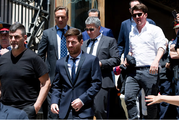 SEADUCTION Lionel Messi to Chelsea: Blues to join Manchester City in race for Barcelona star after father Jorge holds talks on Roman Abramovich’s yacht