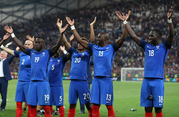 ICE COOL France celebrate reaching Euro 2016 final by copying Iceland’s thunderclap with fans in Marseilles