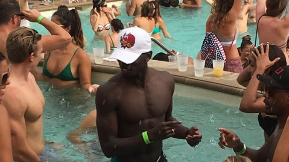 Paul Pogba prepares to fly to England to complete Man Utd transfer