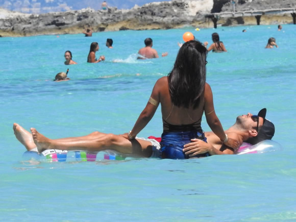 Chelsea's Cesc Fabregas proves intent to shine for Blues this season by ending holiday early to attend training