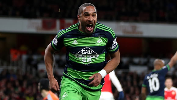 Ashley Williams completes transfer to Everton from Swansea