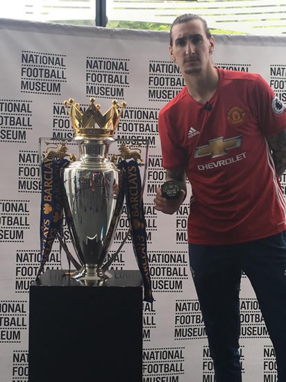 Zlat’s amazing! Zlatan Ibrahimović lookalike spotted in Man United crowd by Rio Ferdinand