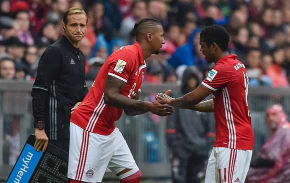 Douglas Costa a doubt to face Atletico Madrid