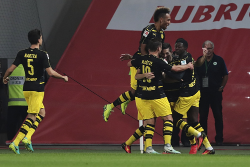 Wolfsburg 1 - 5 Borussia Dortmund: Five-star Dortmund whip Wolfsburg