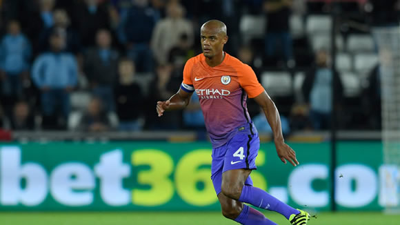 Manchester City left sweating after Vincent Kompany injury scare