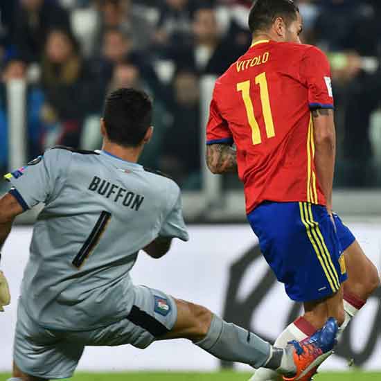Italy 1-1 Spain: De Rossi penalty spares Buffon's blushes
