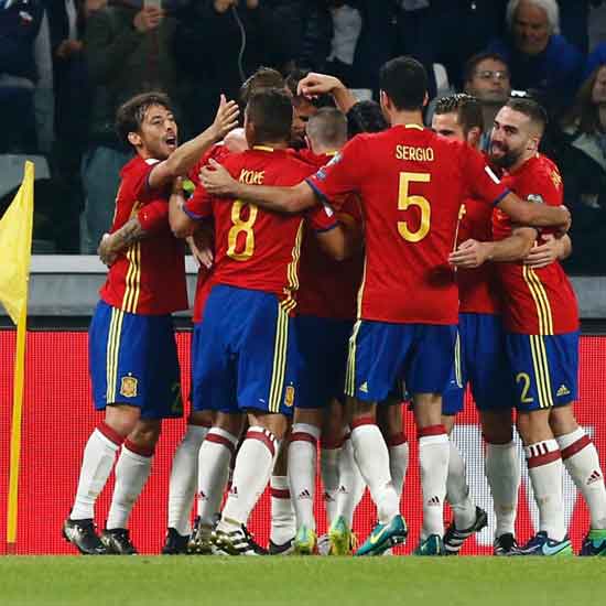 Italy 1-1 Spain: De Rossi penalty spares Buffon's blushes
