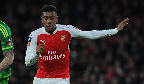 Alex Iwobi would reject Barcelona to stay with Arsenal - father