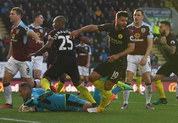 Burnley 1-2 Manchester City: Aguero at the double in comeback