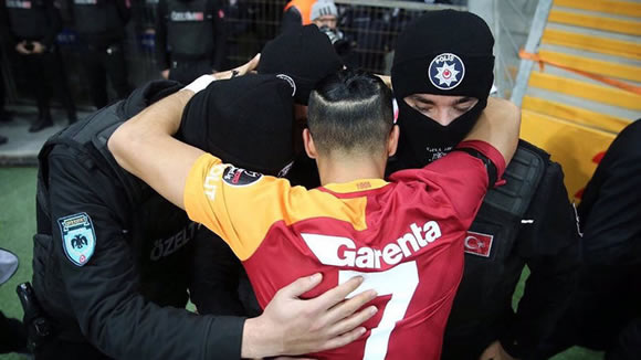 Galatasaray player embraces policemen in goal celebration amid Besiktas bomb attack