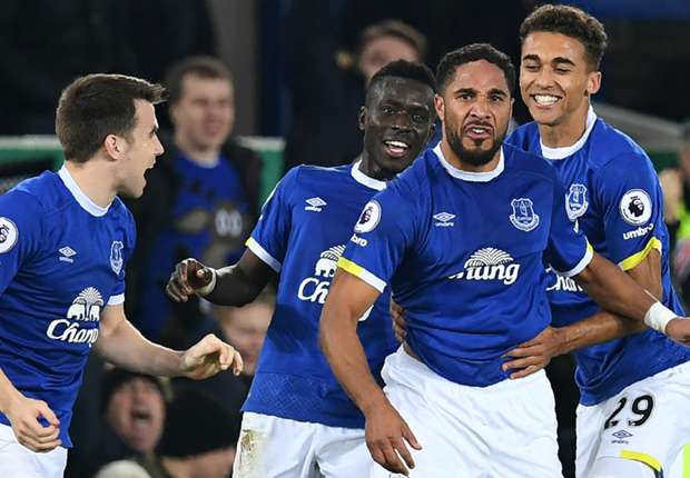 Everton 2-1 Arsenal: Williams strikes late to down Gunners