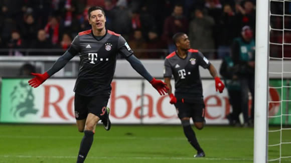 Bayern striker Lewandowski extends deal to 2021