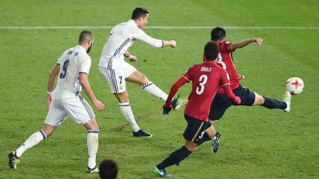 Real Madrid 4-2 Kashima Antlers: Ronaldo hat-trick rescues Los Blancos