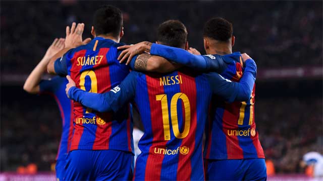 Barcelona 4-1 Espanyol: Suarez at the double as hosts cut gap at top