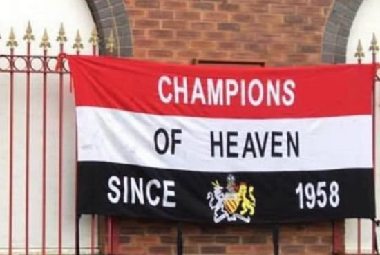 Manchester United v Sunderland: Fury as Black Cats' fans 'steal United's Munich flag'