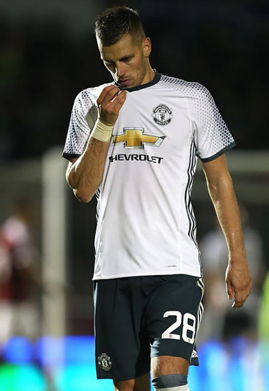 Man United reject Everton's £19m bid for midfielder