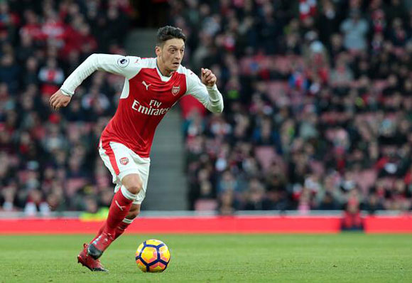 Arsneal boss Arsene Wenger delivers latest update on Mesut Ozil