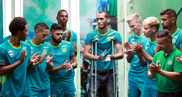Young Chapecoense players get advice from plane crash survivor Neto as they graduate to first team