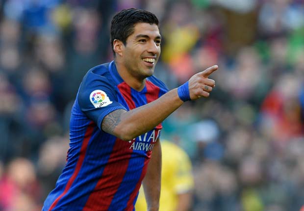 Barcelona 5-0 Las Palmas: Suarez at the double as hosts move up to second