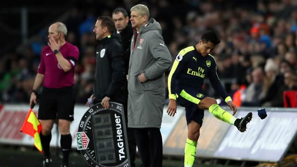 Arsenal's Arsene Wenger downplays Alexis Sanchez's 'minor' tantrum