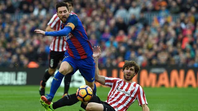 Barcelona 3-0 Athletic Club: Messi helps to close the gap on Madrid