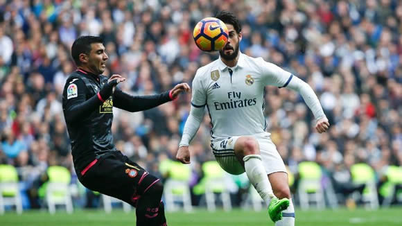 Man City lead crowded chase for Real's Isco