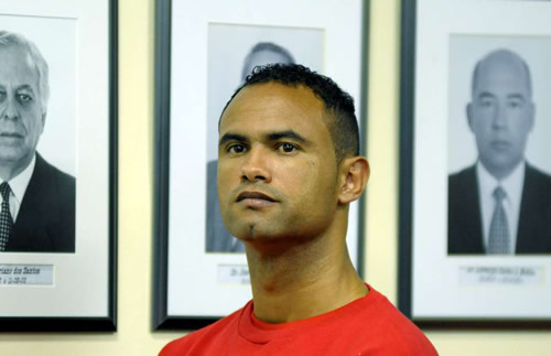 Brazilian goalkeeper Bruno jailed for murdering ex-partner returns to football