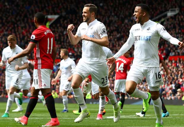 Manchester United 1 Swansea City 1: Sigurdsson deals damaging blow to Mourinho's top-four ambitions