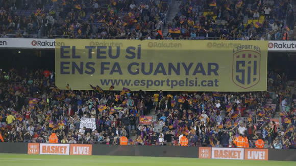 Pro-Catalan independence banner unveiled at the Camp Nou