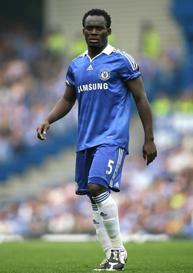 Chelsea legend Michael Essien becomes the latest footballer to be honoured with a awful statue