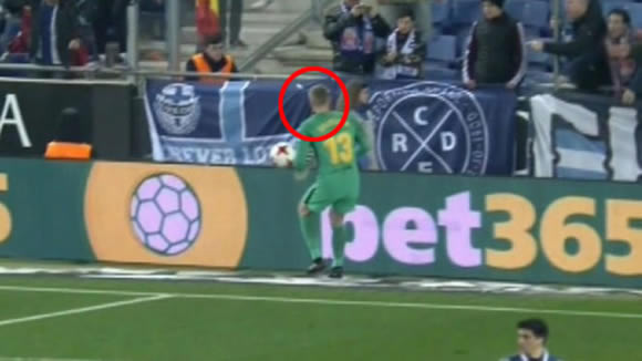 Cillessen hit by object thrown from stands in Barcelona defeat