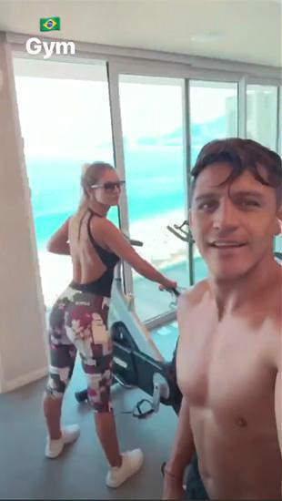 Alexis Sanchez gets into pre-season shape at gym with stunning girlfriend Mayte Rodriguez ahead of Manchester United return